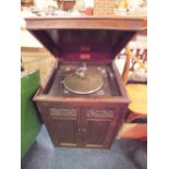 AN OAK CASED 'CONCERT GRANDE' GRAMOPHONE