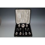 A CASED HALLMARKED SILVER DESSERT SET - BIRMINGHAM 1941, comprised of a serving spoon and six