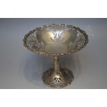 A HALLMARKED SILVER PIERCED TAZZA - LONDON 1916, makers mark indistinct, approx weight 168g, H 10.