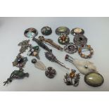 A COLLECTION OF SCOTTISH THEMED VINTAGE COSTUME BROOCHES ETC., to include signed examples by '
