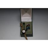 A BOXED LADIES GUCCI WRISTWATCH, having plain white dial and interchangeable coloured outer rings,