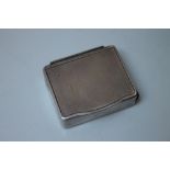 A HALLMARKED SILVER VESTA CASE BY SAMPSON MORDAN - LONDON 1920, having side striking panel and