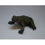A 19TH CENTURY STYLE COLD PAINTED BRONZED FIGURE OF A FROG, W 4.5 cm
