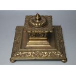 A LATE 19TH / EARLY 20TH CENTURY GILT BRONZE INK WELL, of square form with central raised inkwell,