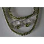 A SILVER AND PERIDOT JEWELLERY SET, consisting of two rings, a necklace and a bracelet (4)