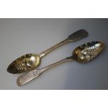 A PAIR OF HALLMARKED SCOTTICH SILVER BERRY SPOONS BY JAMES AND WILLIAM MARSHALL - EDINBURGH 1830,