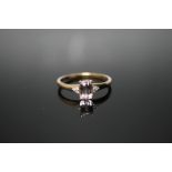 A HALLMARKED 9 CARAT GOLD KUNZITE RING, set with six white stones to the shoulders, approx weight