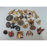 A COLLECTION OF VINTAGE COSTUME BROOCHES, to include cloisonne examples, signed examples by