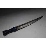 A VINTAGE DAGGER WITH LAPIS LAZULI HANDLE, some damage, no sheath, blade L 26 cm, overall L 38 cm