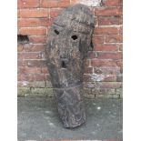 AN INDONESIAN / BORNEO ? CEREMONIAL MASK PALM ROOT CARVING, H 100 cm, W 45 cm
