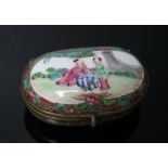 A 20TH CENTURY PORCELAIN TRINKET BOX WITH CANTONESE ENAMEL DECORATION, the hinged lid with gilt