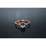 A HALLMARKED 9K GOLD TANZANITE RING, set with an oval tanzanite measuring approx 7 mm x 5 mm, ring
