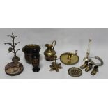 A QUANTITY OF ASSORTED METALWARE TO INCLUDE BRASS, WHITE METAL, ETC