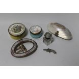 A SMALL COLLECTION OF COLLECTORS ITEMS, to include an Edwardian enamelled buckle, a pistol watch ke