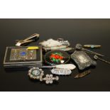 A BOX OF HALLMARKED SILVER AND COLLECTABLES TO INCLUDE MINIATURE SILVER PICTURE FRAME, HAT PINS ETC