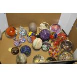 A TRAY OF GLASS AND POLISHED STONE PAPER WEIGHTS