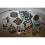A SELECTION OF OLD JEWELLERY TO INCLUDE SILVER EXAMPLES