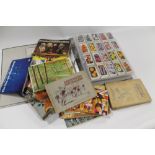 A QUANTITY OF VARIOUS TEA AND CIGARETTE CARDS LOOSE AND IN ALBUMS