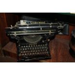 AN VINTAGE UNDERWOOD TYPEWRITER