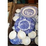 A TRAY OF ASSORTED BLUE AND WHITE DINNERWARE