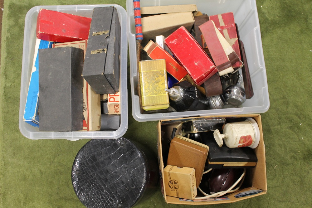 A COLLECTION OF VINTAGE HAIRDRESSING EQUIPMENT to include Brylcreem dispenser, razor sharpening