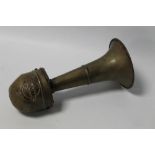 A VINTAGE BRASS CAR HORN BY 'APOLLO, MOSELEY STREET, BIRMINGHAM', length 31 cm.