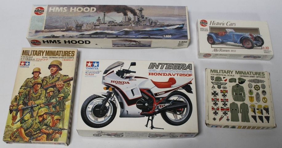 THREE BOXED UNMADE MODEL KITS, to include Airfix 1:32 Alfa Romeo 1933, Airfix 042021:600 HMS Hood,