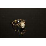 A LADIES 9CT GOLD CAMEO RING