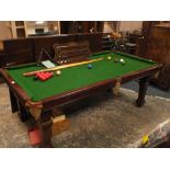 AN EDWARDIAN MAHOGANY SLATE BED SNOOKER/DINING TABLE WITH ALL ACCESSORIES AND FOUR LEAVES 194 X