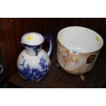 A CROWN DEVON FIELDINGS FOOTED BOWL TOGETHER WITH AN ANTIQUE BLUE AND WHITE FLORAL JUG