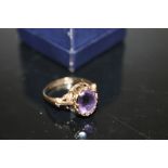 A LADIES EDWARDIAN STYLE HALLMARKED 9CT ROSE GOLD AND AMETHYST DRESS RING
