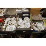 A LARGE COLLECTION OF AYNSLEY PEMBROKE CHINA TO INCLUDE TEA AND DINNERWARE IN THREE TRAYS