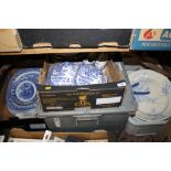 A LARGE QUANTITY OF VINTAGE BLUE AND WHITE CERAMIC DINNERWARE