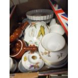 A TRAY OF CERAMICS TO INCLUDE ROYAL WORCESTER EVESHAM