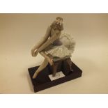 A BOXED LLADRO BALLET MIRANDO ZAPATILLAS FIGURE