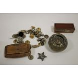 A BAG OF COLLECTABLES TO INC A SNUFF BOX, BUTTONS ETC