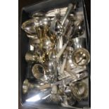 A QUANTITY OF ASSORTED METALWARE ETC