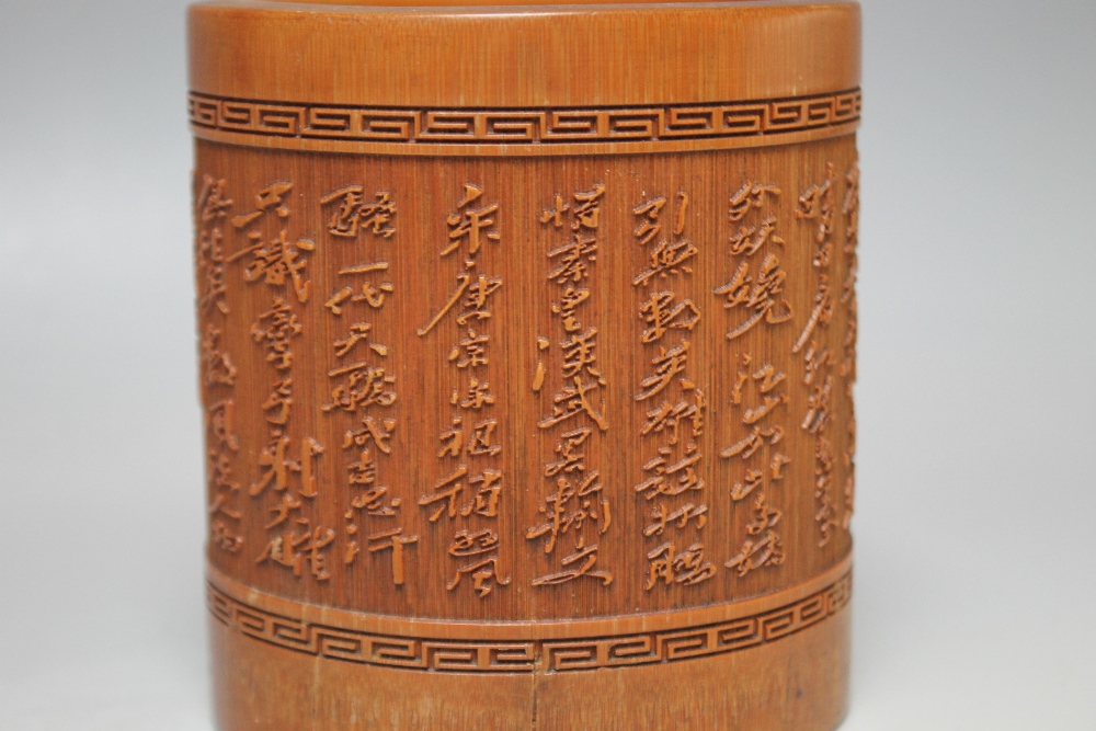 A CHINESE REPUBLICAN BRUSH POT FEATURING CHAIRMAN MAO, H 11 cm - Image 4 of 4