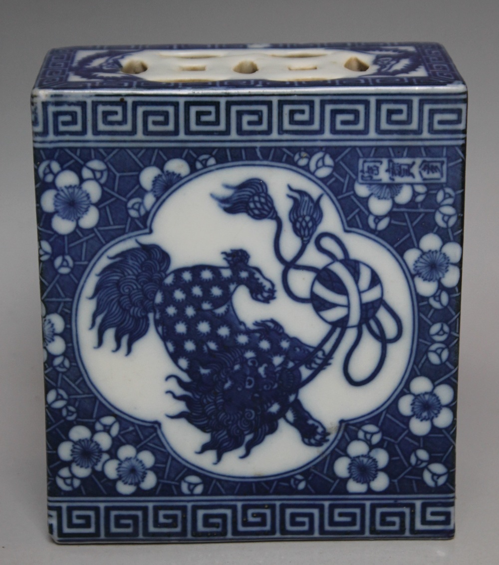 A CHINESE BLUE AND WHITE CERAMIC OPIUM PILLOW, with foo dogs to all sides amongst foliate detail, - Image 2 of 4