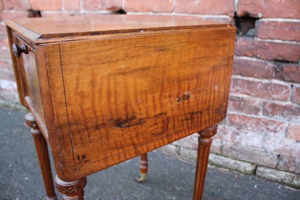 A 19TH CENTURY MAHOGANY SMALL DROPLEAF SIDE TABLE, the top with incised detail, fall front - Image 4 of 6
