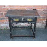 AN ANTIQUE OAK CARVED SIDE TABLE, with single frieze drawer, raised on turned supports united by