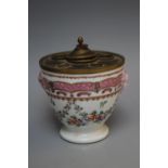 A FRENCH PORCELAIN INKWELL, H 12.5 cm