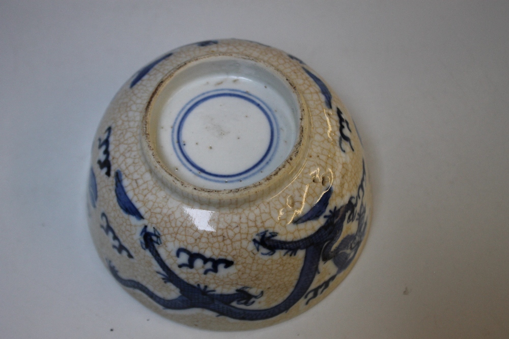 A CHINESE CRACKLE GLAZE STYLE BOWL, Dia 12.5 cm - Image 4 of 4