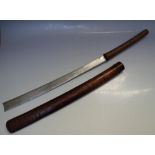 A VINTAGE BURMESE DAHL IN WOODED SCABBARD, blade L 48 cm, overall L 82 cm