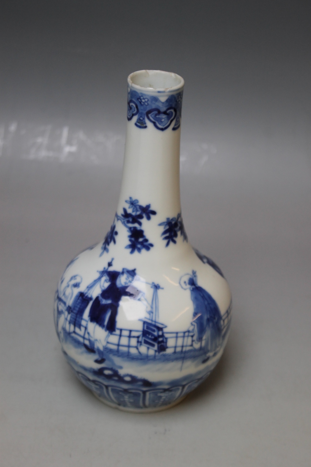 A CHINESE BLUE AND WHITE ONION SHAPED VASE, bearing a four character mark to the base, decorated wit - Image 2 of 4