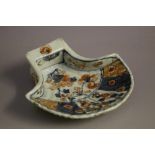 AN ORIENTAL TYPE CLAM SHELL SHAPED DISH, W 12.25 cm