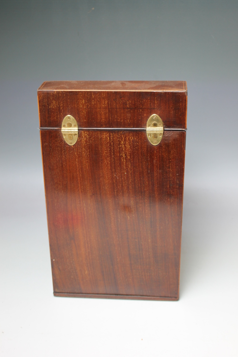 A GEORGIAN MAHOGANY CUTLERY BOX CONVERTED TO A STATIONARY BOX, the crossbanded and hinged lid - Image 6 of 6