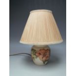 A MOORCROFT HIBISCUS PATTERN SMALL TABLE LAMP, cream ground with typical tubelined decoration, H