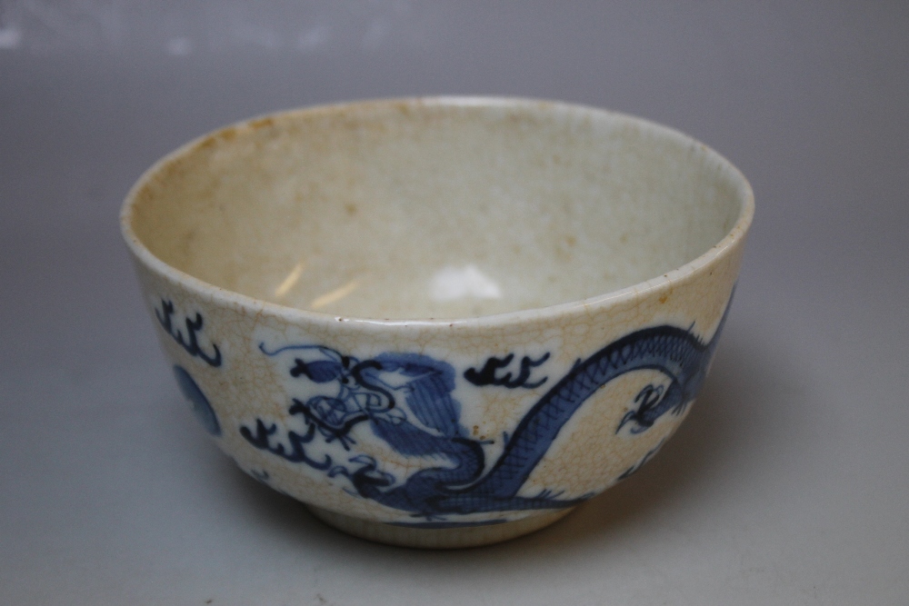 A CHINESE CRACKLE GLAZE STYLE BOWL, Dia 12.5 cm - Image 2 of 4