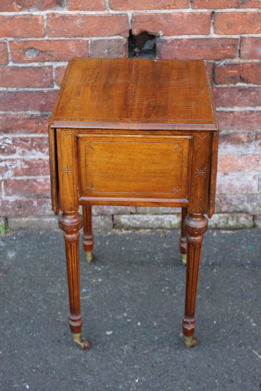 A 19TH CENTURY MAHOGANY SMALL DROPLEAF SIDE TABLE, the top with incised detail, fall front - Image 5 of 6